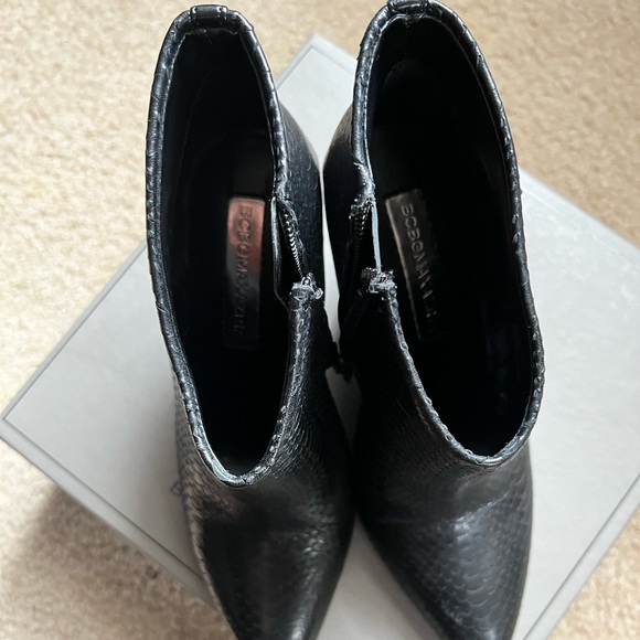 BCBGMAXAZRIA Black Perfed Snake Size 6M - Picture 3 of 10